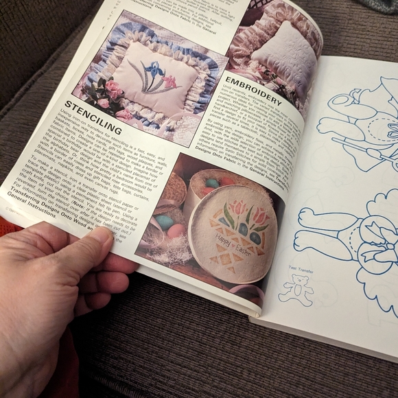 3/$30. Leisure Arts Iron On Transfers Book. Over 1000 Designs. Vintage. - Picture 14 of 15